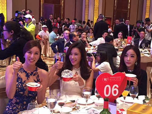 明星品尝碗燕后,纷纷点赞